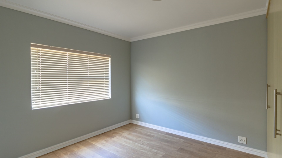 To Let 5 Bedroom Property for Rent in Myburgh Park Western Cape